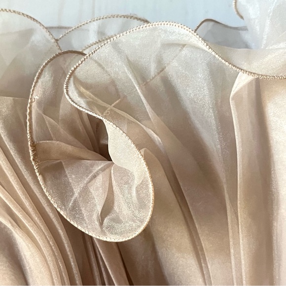 strapless pleated wave dress - Picture 4 of 15